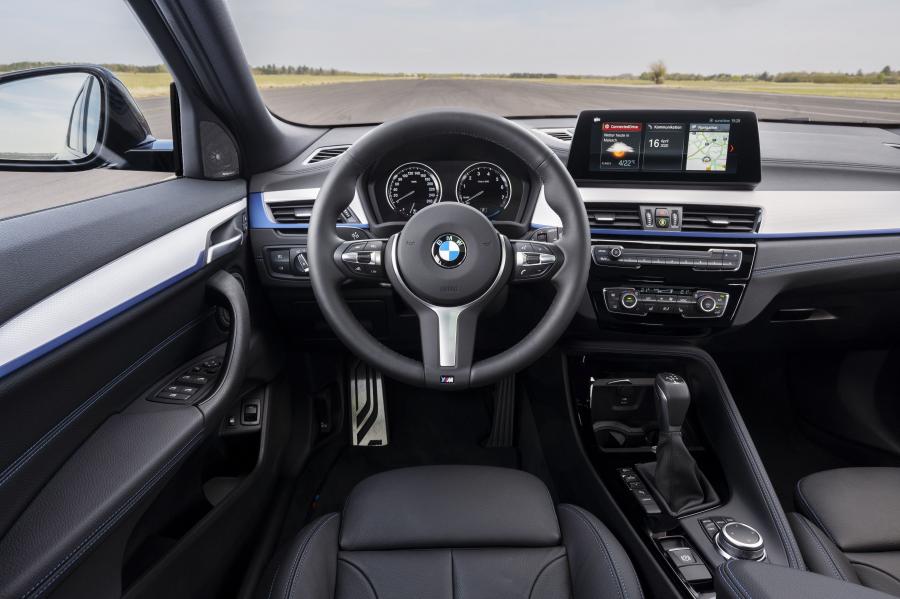 Торпедо BMW X2 xDrive25e M Sport (F39) 2020 года  (WW) (фото 9 из 55)